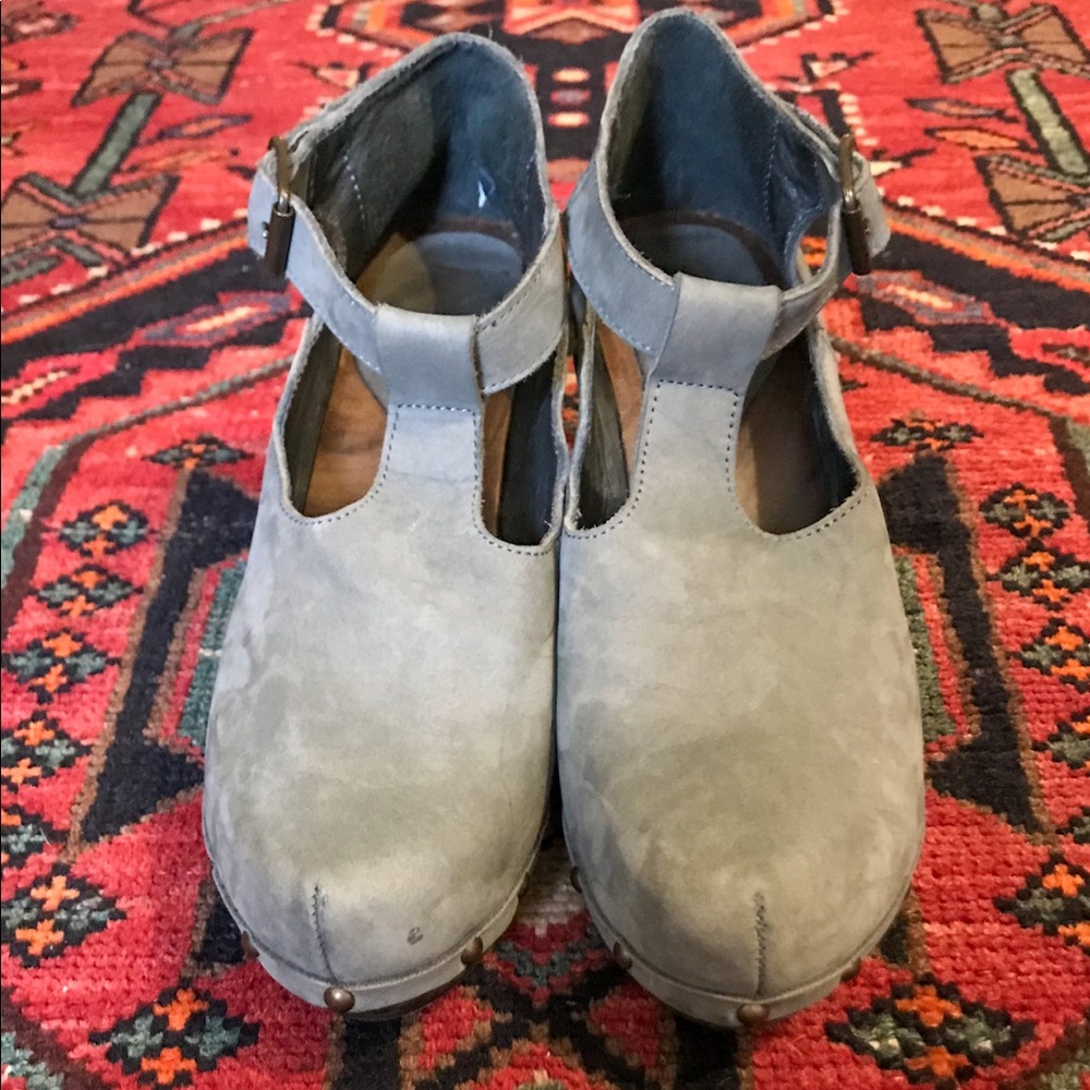 Heeled wooden blue leather clogs. Size 9